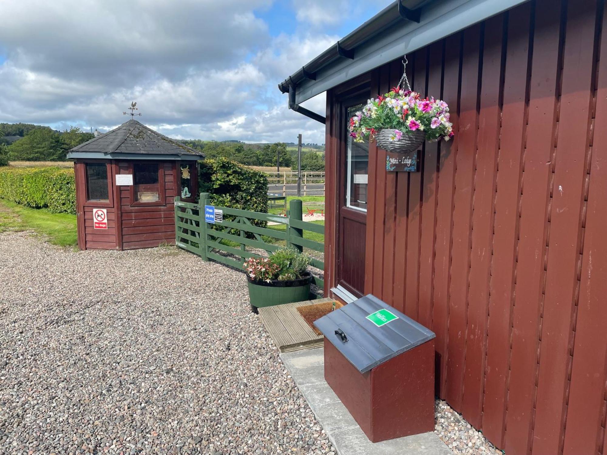 Wellsfield Farm Holiday Lodges Stirling Eksteriør billede